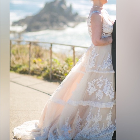 🆕💕 Gorgeous Randy Fenoli Bridal Gown and Veil Worn Once!! All proceeds donating! - Picture 4 of 7